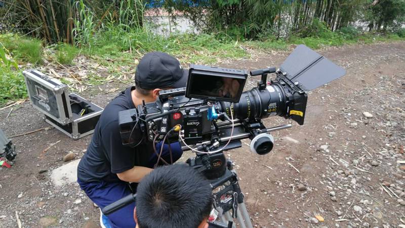 新津县宣传片拍摄如何调度演员与工作人员之间的配合